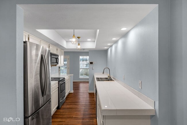 Building Photo - 421 Stratmore Dr