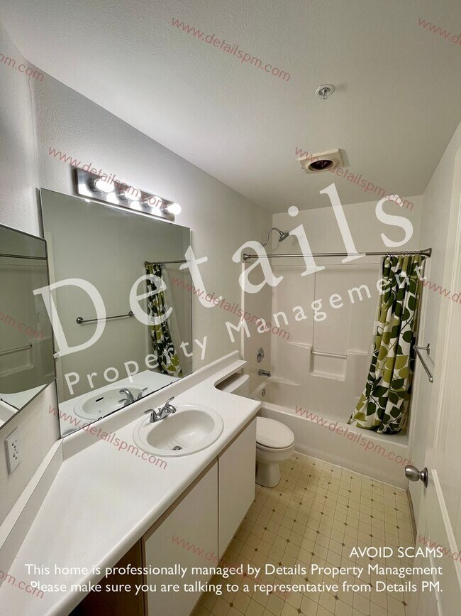 Building Photo - **APPLICATIONS PENDING** 3 BR Top Floor View Condo. Incl W/S/G