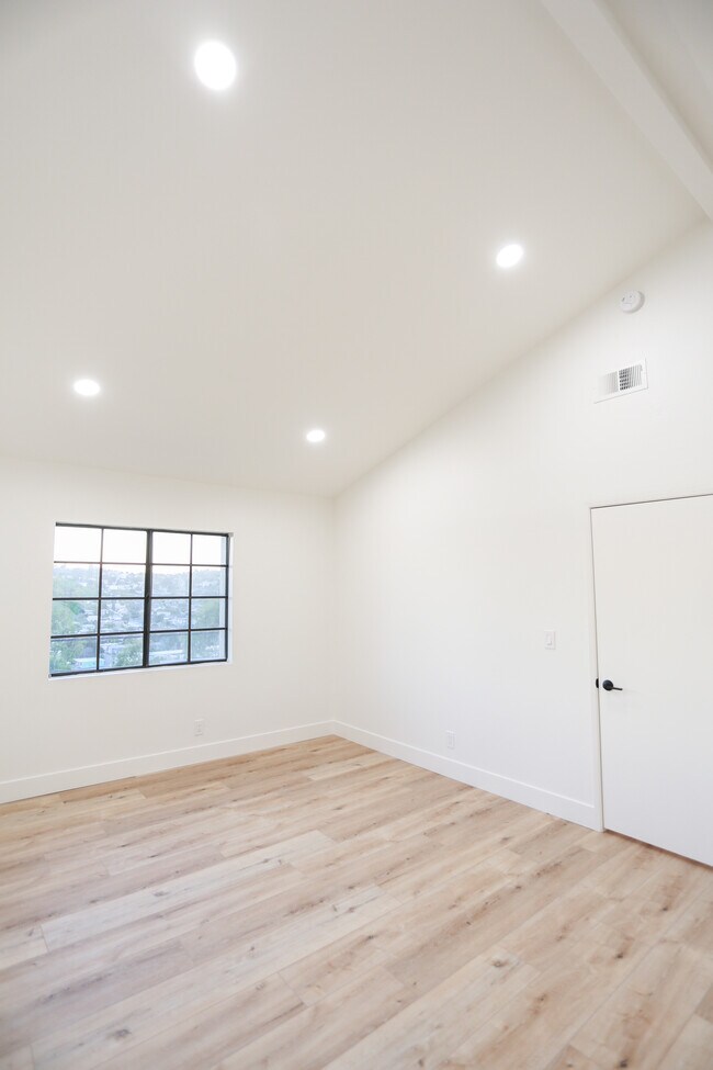 Building Photo - 2737 Chadwick Cir