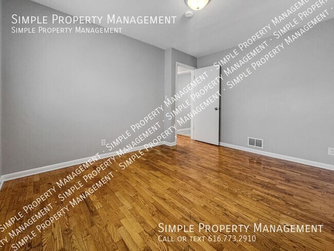 Building Photo - 535 Howard St SE