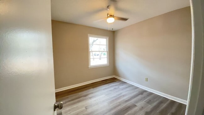 Building Photo - Newly updated 3 bedroom home