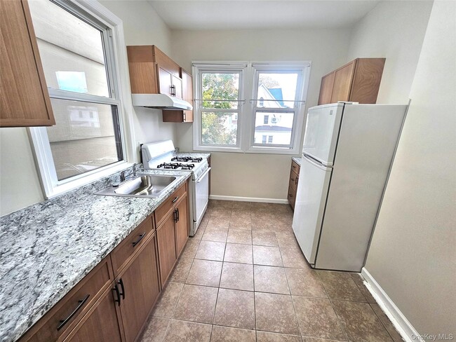 Building Photo - 137 S 12th Ave