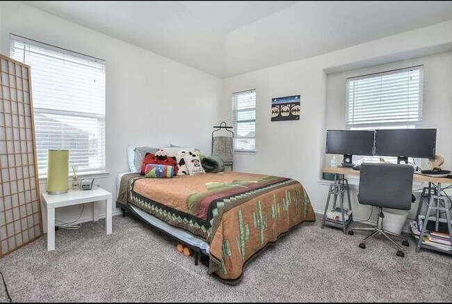 Building Photo - 2950 E Old Settlers Blvd