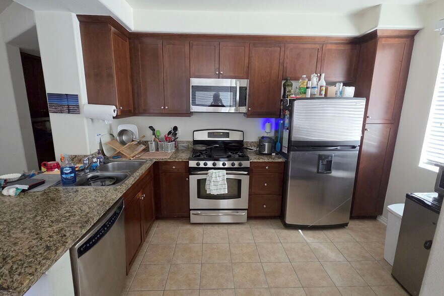 Building Photo - 360 W Ave 26 Ave