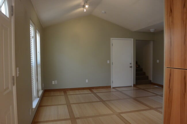 Building Photo - 2915 NE 53rd St