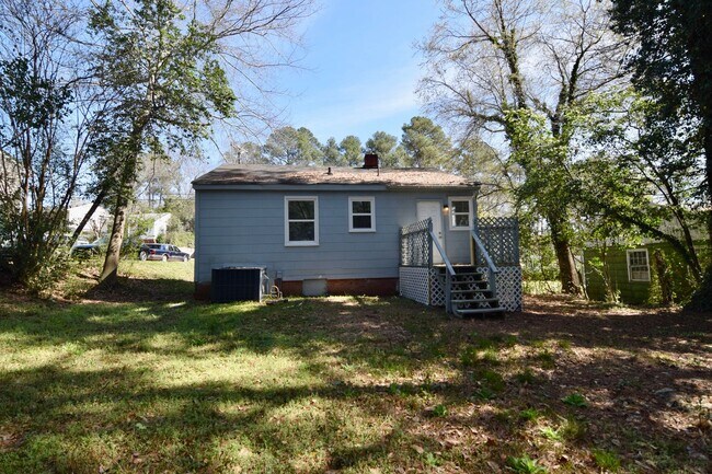 Building Photo - 667 Lorraine Dr