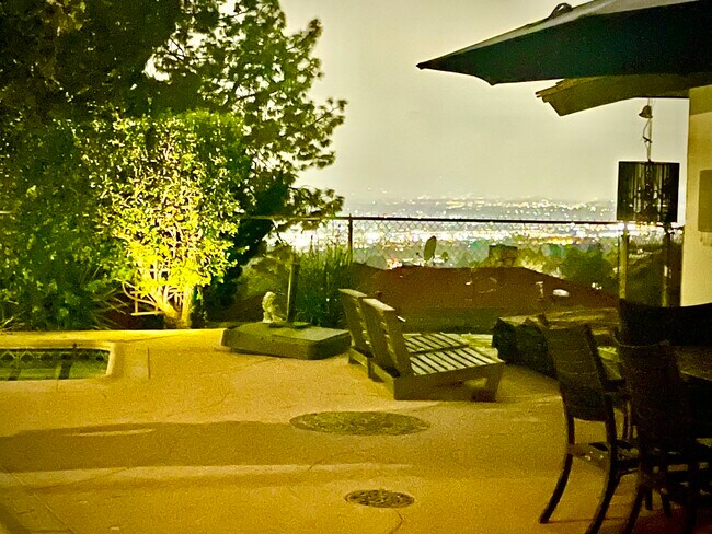 Building Photo - 1907 Maginn Dr