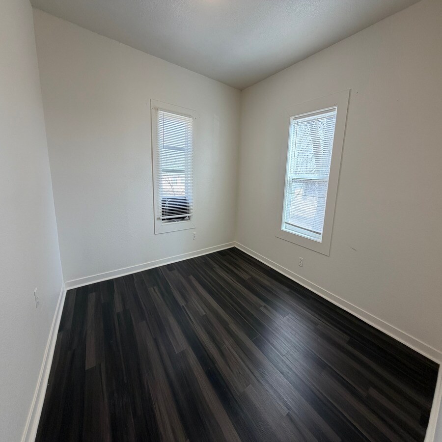 Building Photo - 114 9th Ave