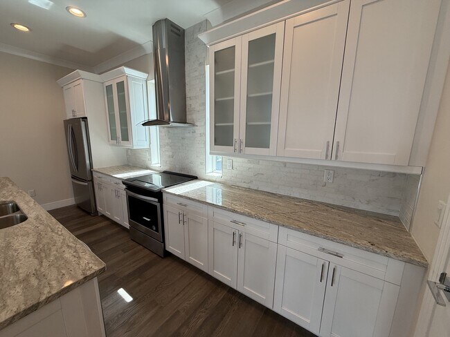 Building Photo - W McElroy Ave #3