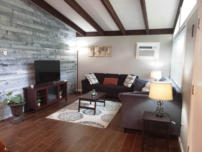 Building Photo - 10 Donenfeld Dr