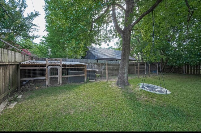 Building Photo - 2606 Micliff Blvd