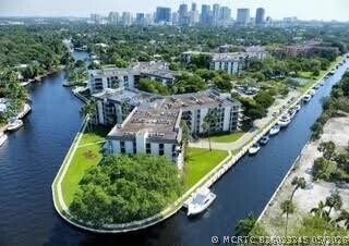 Building Photo - 900 River Reach Dr