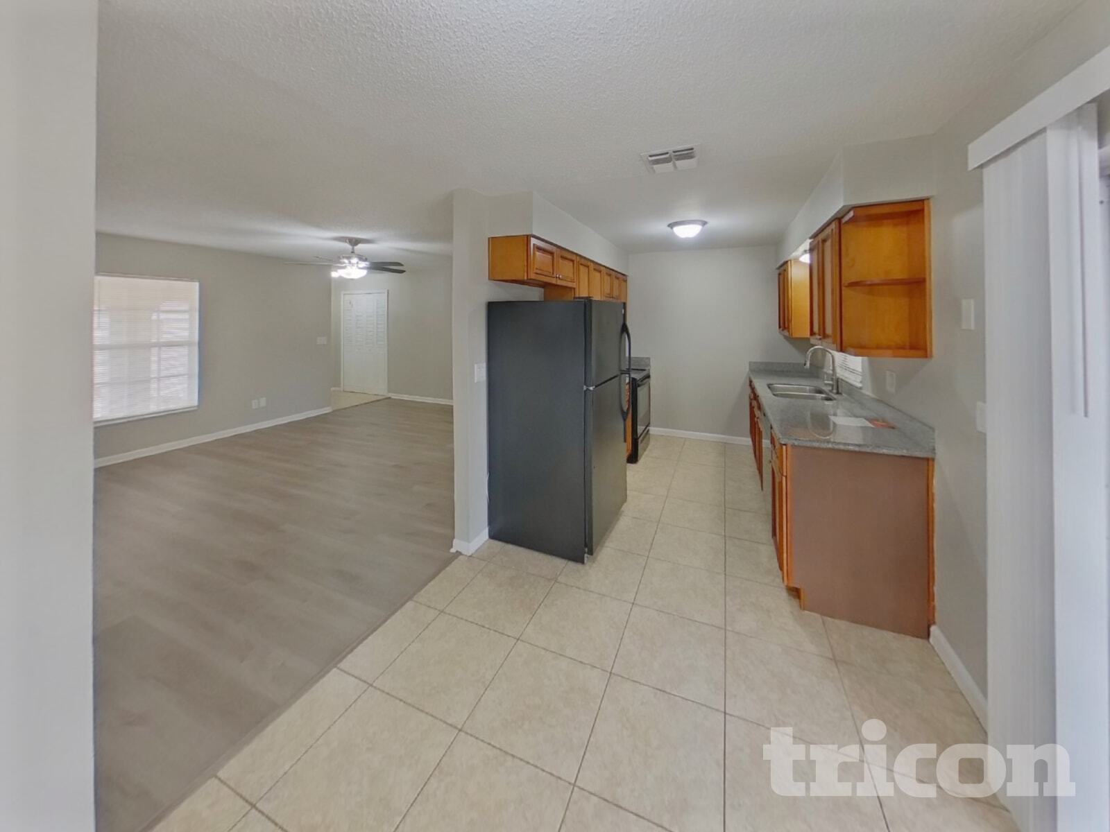 Building Photo - 1002 Saxon Ct