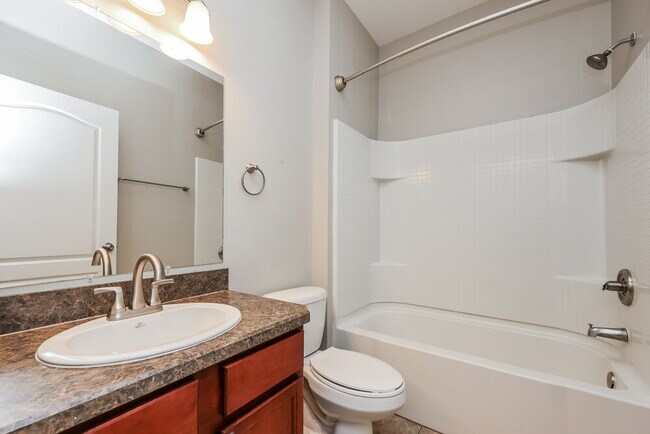 Building Photo - 568 Vista Ridge Dr