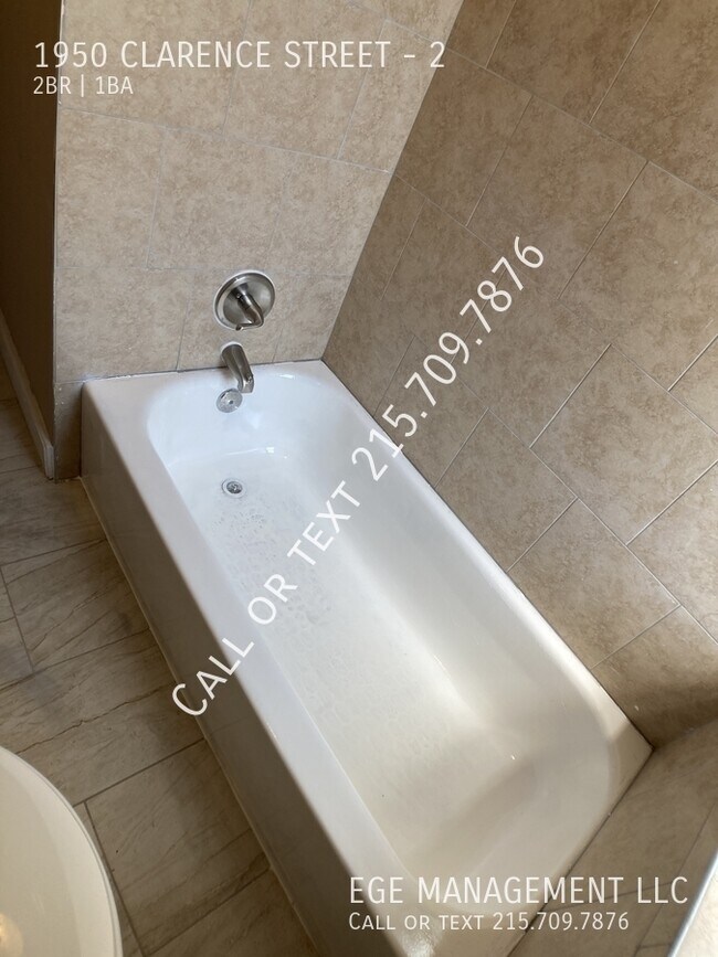 Building Photo - 1950 Clarence St