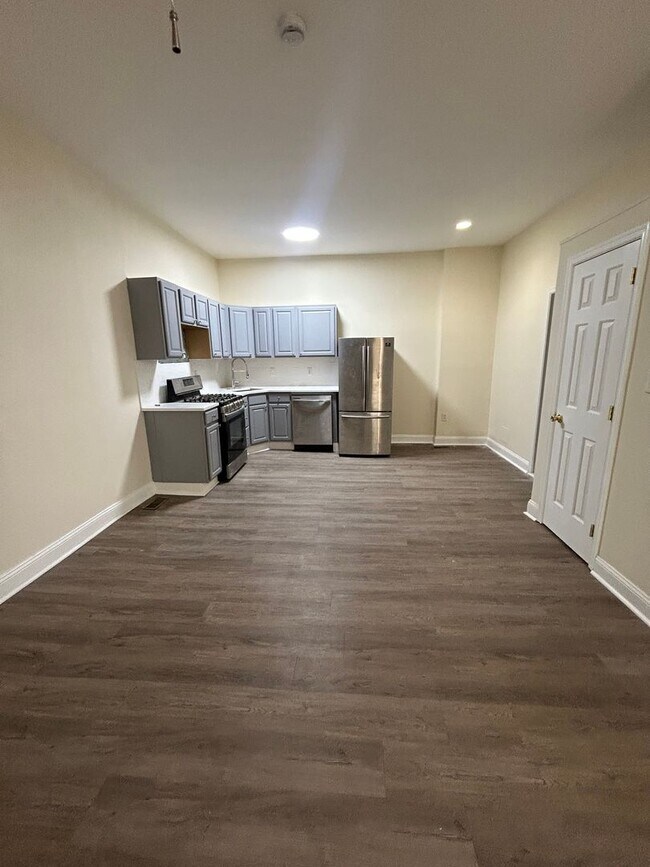 Building Photo - 423 Righter St