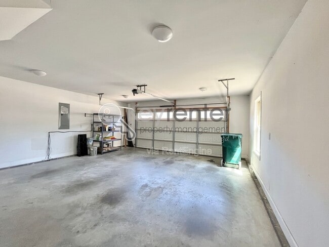 Building Photo - 2758 Waterhaven Dr