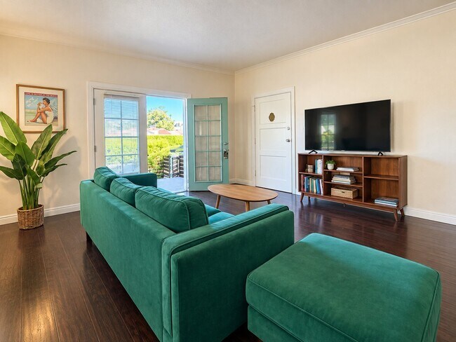 Building Photo - 3013 Somerset Dr