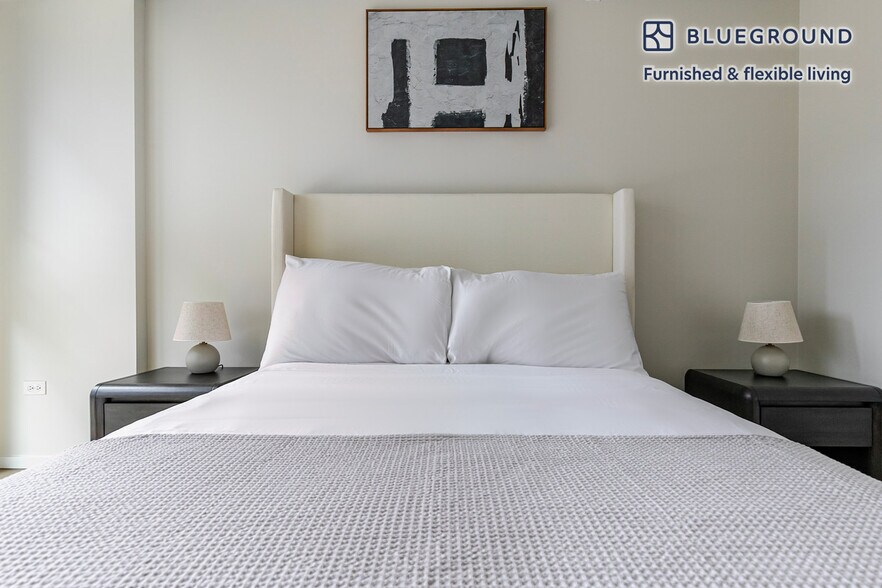 Building Photo - 211 W Scott St