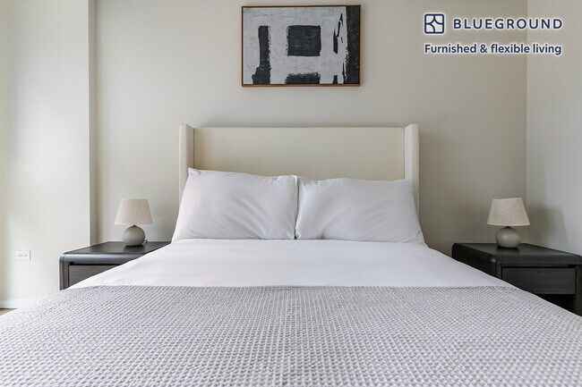 Building Photo - 211 W Scott St