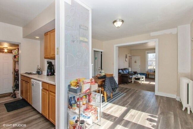 Building Photo - $3,400 | 4 Bedroom, 2 Bathroom House | Pet...