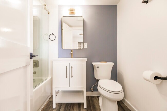 2nd Bath - 3901 S Flagler Dr