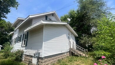 Building Photo - 357 Fox St SW