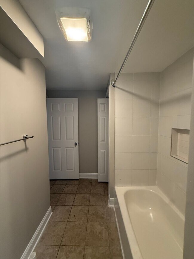 Building Photo - EXTREMELY SPACIOUS AND REMARKABLY REMODELED NORTHSIDE HOME- AVAIL MAY 1ST!