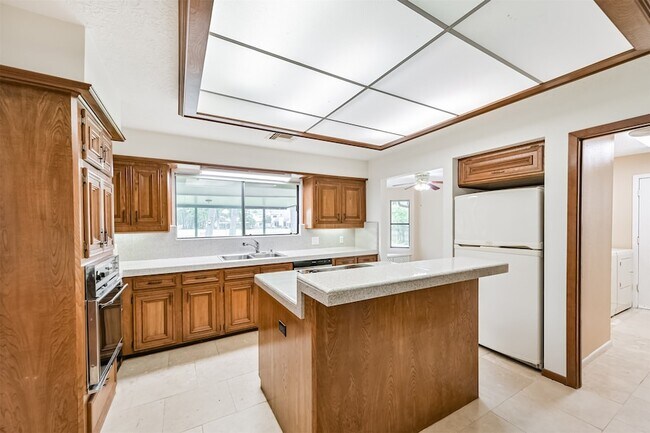 Building Photo - 16040 Dunes Dr