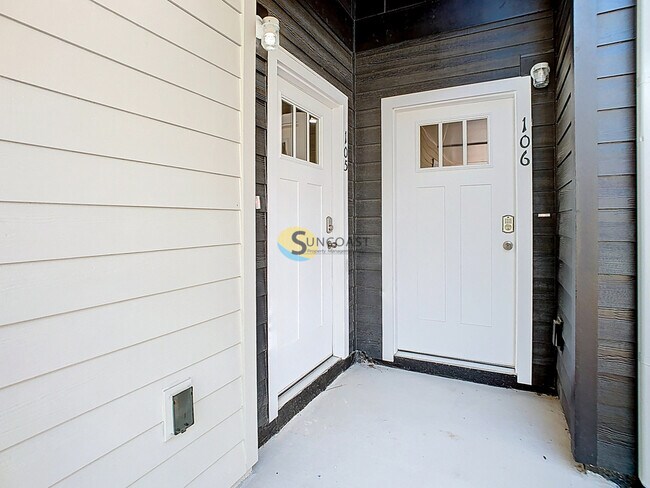 Building Photo - 3821 SW 43rd Ct