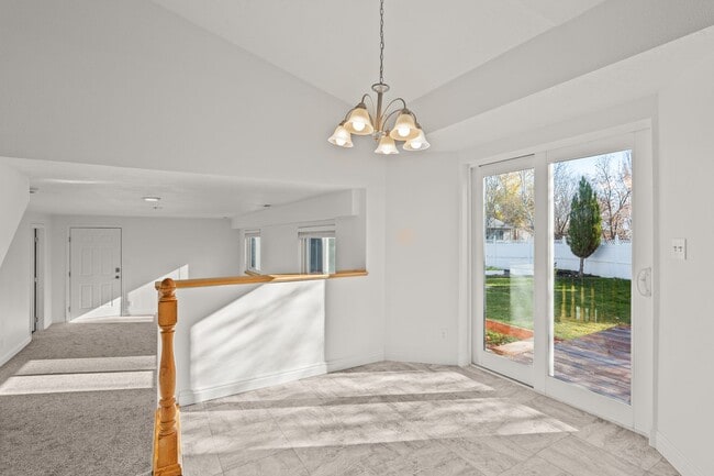 Building Photo - Spacious 4 Bedroom Home in Quiet Orem Neighborhood