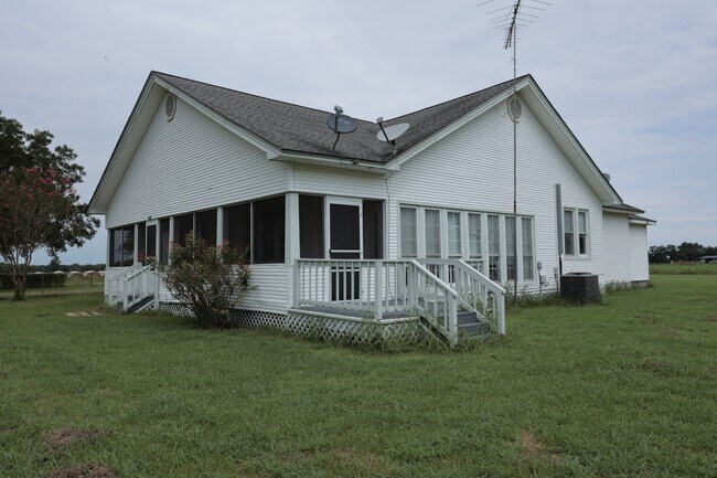 Building Photo - 2389 CR 158