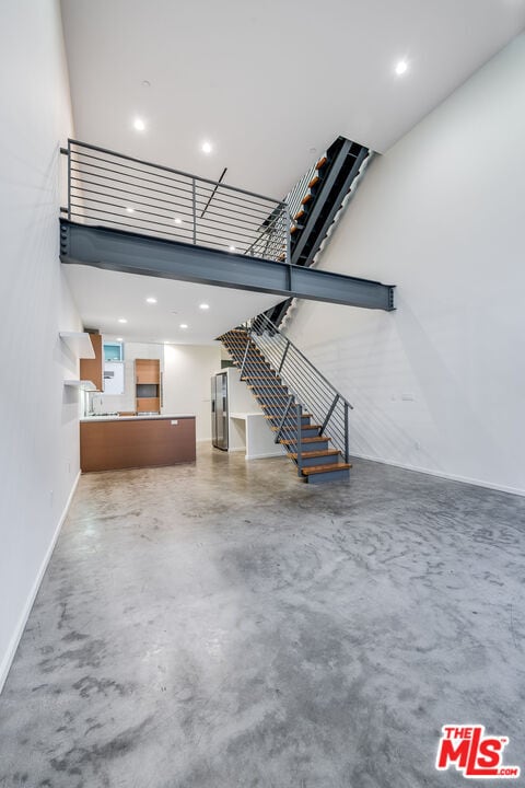 Building Photo - 1220 N Orange Grove Ave