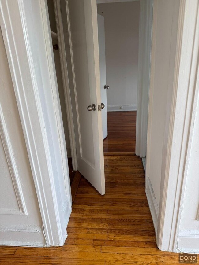Building Photo - 1 bedroom in Queens NY 11106