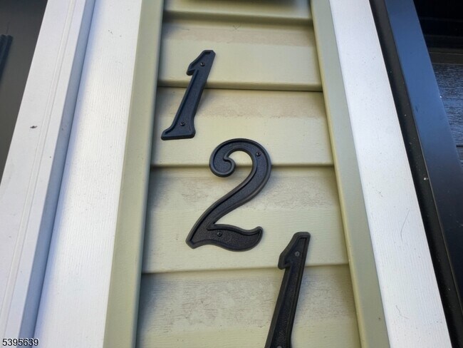 Building Photo - 119-121 Lewis St