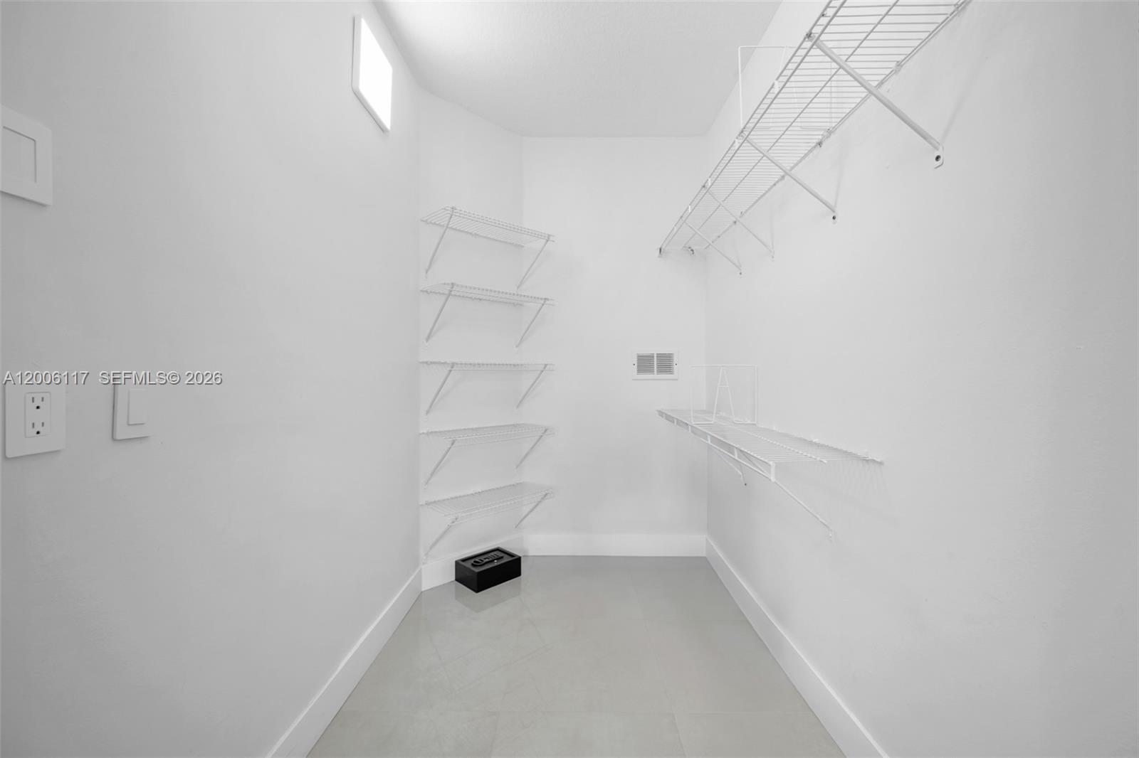 Building Photo - 3255 NE 184th St