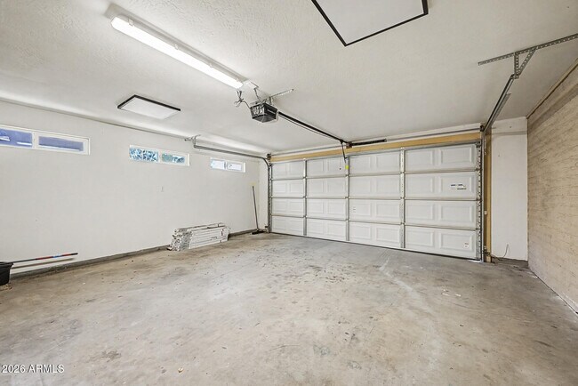 Building Photo - 29 E Foothill Dr