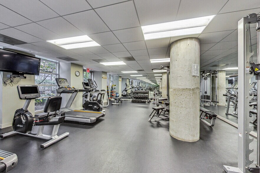 Building Photo - 720 N Larrabee St