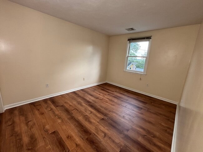 Building Photo - 118 Montclair Ave