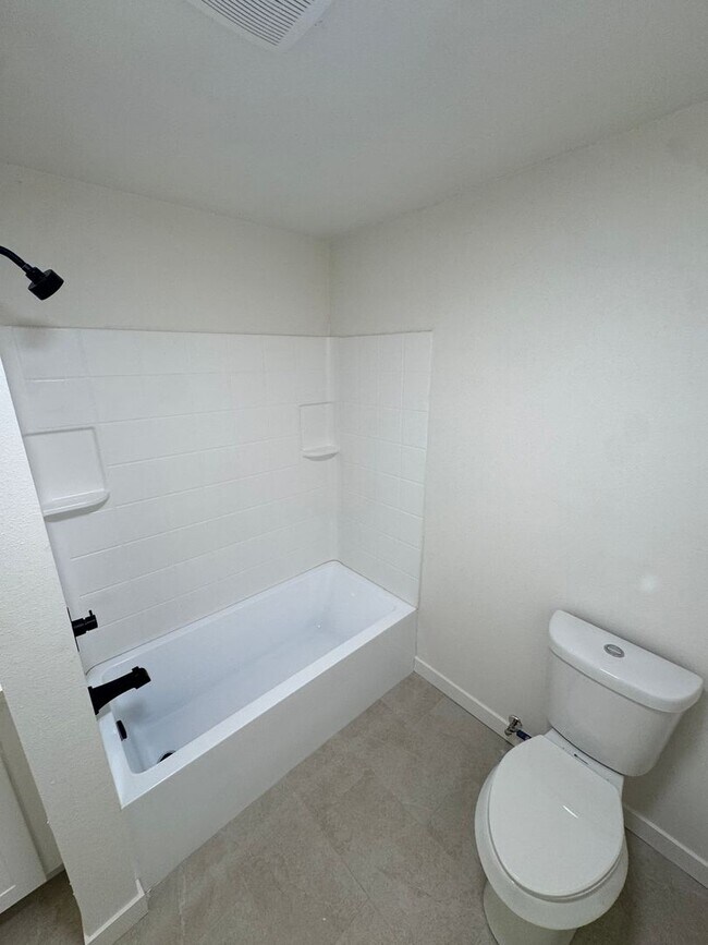 Building Photo - Fully upgraded home with garage!