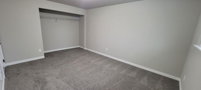 Building Photo - Move-in ready! Upgraded 2 Bedroom Condo