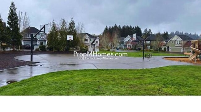 Building Photo - Spacious Four-Bedroom Gem with a Bonus Room to Spark Your Imagination!