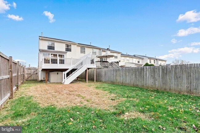 Building Photo - 520 Buckstone Garth