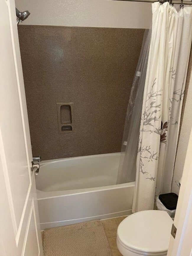 Building Photo - NEWER MODERN HOME BEHIND KAISER VACAVILLE *STAR RENTALS