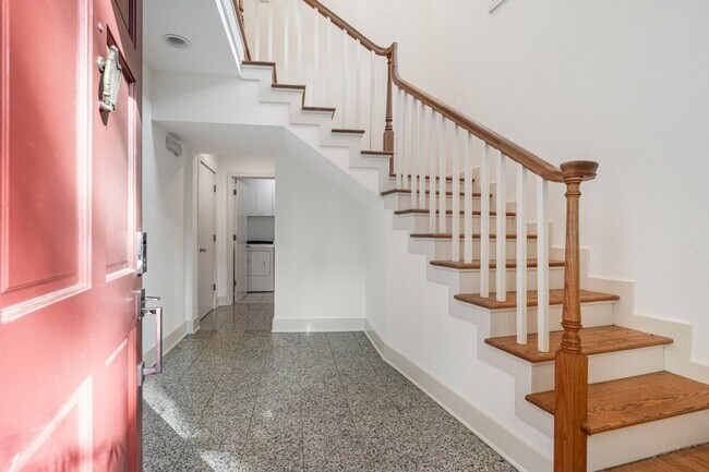 Building Photo - 3Bd/3Ba Seattle House