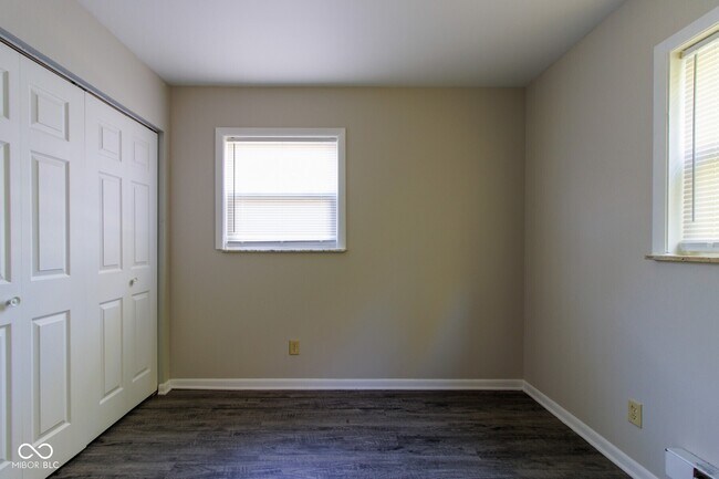 Building Photo - 5915 Devington Rd