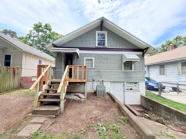 Building Photo - 1217 N Spring St
