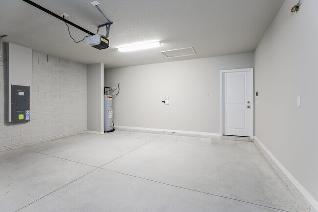 Building Photo - 10163 Daybreak Glen