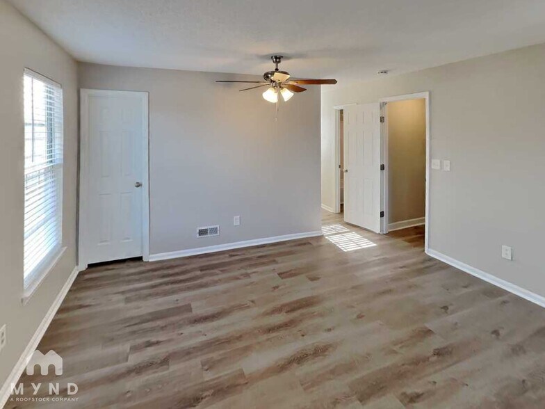 Building Photo - 11200 Leadenhall Ln