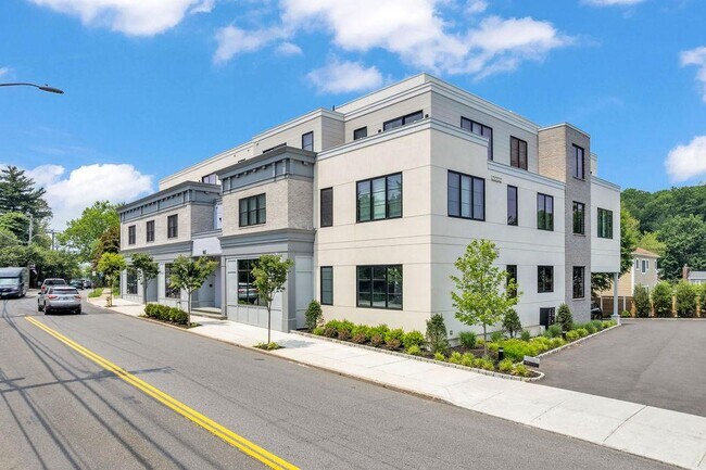 Building Photo - 185 Ashford Ave